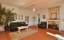 Plassac (17240) – Maison charentaise de 223 m² avec deux dépendances et terrain de 5 625 m²
