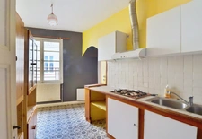 Jonzac centre – Immeuble de 145 m² à rénover entre la Place du Marché et la Mairie