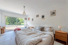 Maison contemporaine lumineuse de plain-pied avec piscine – 155 m² sur 3025 m² – Cursan (33) - 3 chambres