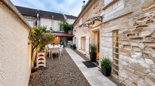 MONTATAIRE (60) – MAISON 3-4 PIECES EN PIERRE AVEC GRANDE COUR PRIVATIVE : LE CALME EN PLEIN CENTRE-VILLE !