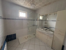 Maison à rénover avec vie de plain-pied 4 Chambres sur sous-sol dans le bourg de SAINT-VIGOR-D'YMONVILLE (76430)
