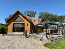 Propriété 244 m2 vie de plain-pied 5 chs 5388 m2 dont 1947 m2 divisible et constructible BEUZEVILLE LA GRENIER (76)