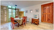 Exclusive - Renovated 2-bedroom apartment of 75m² - PEZENAS (34120)