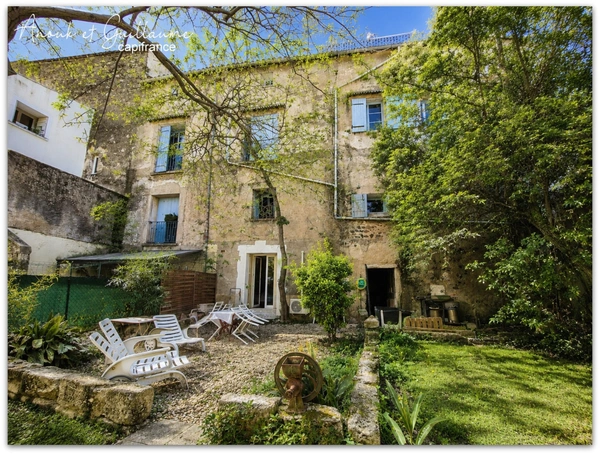 Immeuble 360m² habitable environ à vendre avec 6 appartements et double jardin - PEZENAS (34120)