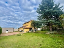 ROANNE - MAISON d'environ 110 m2 - 3 CHAMBRES - 1 BUREAU - TERRAIN 700 m2 - DEPENDANCES 41 m2