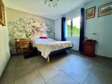 Proche LENTIGNY - MAISON DE PLAIN-PIED de 126 m2 habitable sur 882 m2 de TERRAIN clos et arboré - 3 CHAMBRES - GARAGE