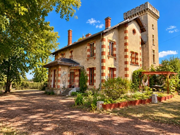 COMMELLE VERNAY (42) - MAISON 230 m2 sur 2334 m2 de TERRAIN - 5 CHAMBRES - TOUR sur 3 niveaux