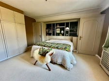 COMMELLE VERNAY - MAISON d’environ 270 m² sur 5 637 m² de TERRAIN clos et arboré - DÉPENDANCES