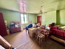 CORDELLE (42) CORPS DE FERME EN PIERRE AVEC VUE EXCEPTIONNEL - 6.8 Ha DE TERRAIN LIBRE - DEPENDANCES