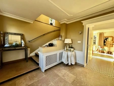 COMMELLE VERNAY - MAISON d’environ 270 m² sur 5 637 m² de TERRAIN clos et arboré - DÉPENDANCES