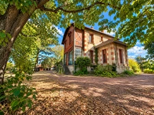 COMMELLE VERNAY (42) - MAISON 230 m2 sur 2334 m2 de TERRAIN - 5 CHAMBRES - TOUR sur 3 niveaux