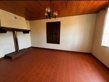CORDELLE (42) CORPS DE FERME EN PIERRE AVEC VUE EXCEPTIONNEL - 6.8 Ha DE TERRAIN LIBRE - DEPENDANCES