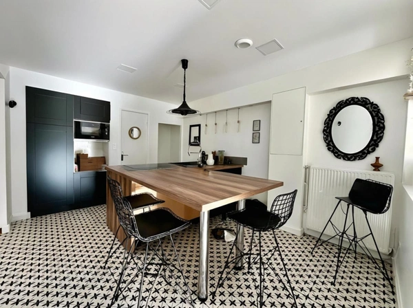 COMMELLE VERNAY - MAISON d’environ 270 m² sur 5 637 m² de TERRAIN clos et arboré - DÉPENDANCES