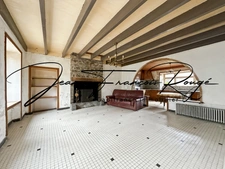 Stone property of 243 m², with outbuildings and a rental income of 28,970 euros!!!