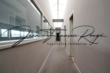 Local commercial de 1 635 m² proche de l'autoroute A13