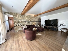A trois kilomètres du centre de Tessy sur Vire, charmante maison en pierres rénovée d'une surface de 175 m² !!!