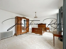 Stone property of 243 m², with outbuildings and a rental income of 28,970 euros!!!