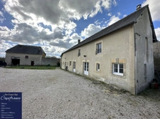 ISIGNY SUR MER, propriété divisée en trois habitations pour une surface de 350 m² avec boxs et dépendances !!!