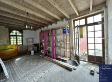 ISIGNY SUR MER, propriété divisée en trois habitations pour une surface de 350 m² avec boxs et dépendances !!!