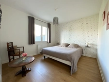 Rare à la vente !!! Magnifique plain-pied de 146 m² construit en 2007 avec quatre chambres...