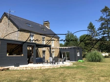 A trois kilomètres du centre de Tessy sur Vire, charmante maison en pierres rénovée d'une surface de 175 m² !!!