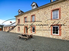 Propriété de 303 m² à Lessay avec gîte 