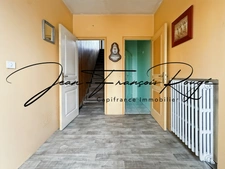 Stone property of 243 m², with outbuildings and a rental income of 28,970 euros!!!