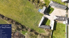 ISIGNY SUR MER, propriété divisée en trois habitations pour une surface de 350 m² avec boxs et dépendances !!!