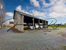 Stone property of 243 m², with outbuildings and a rental income of 28,970 euros!!!