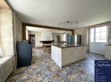 ISIGNY SUR MER, propriété divisée en trois habitations pour une surface de 350 m² avec boxs et dépendances !!!