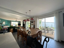 Rare à la vente !!! Magnifique plain-pied de 146 m² construit en 2007 avec quatre chambres...