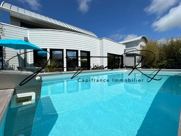 AGON-COUTAINVILLE, à 600 mètres de la plage, superbe maison d'architecte construite en 2007 d'une surface de 320 m², avec piscine !!!
