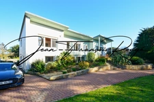Agon-Coutainville, 156 m² villa with two internal living spaces and building land!!!