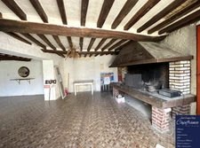 ISIGNY SUR MER, propriété divisée en trois habitations pour une surface de 350 m² avec boxs et dépendances !!!