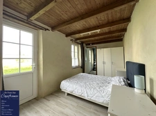 ISIGNY SUR MER, propriété divisée en trois habitations pour une surface de 350 m² avec boxs et dépendances !!!