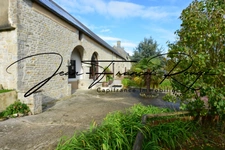 Blosville, à 10 kilomètres de la plage, propriété en pierres de 292 m² avec un gîte, une piscine et un mini-golf !!!