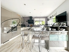 AGNEAUX, superbe maison de 210 m² avec vie de plain-pied, piscine et spa