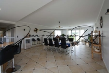 Saint-Marcouf, à 200 mètres de la plage, maison de qualité avec de beaux volumes et une vie de plain-pied !!!