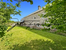 Magnifique maison en pierre de 155 m² avec quatre chambres et 1 753 m² de terrain en zone urbaine !!!