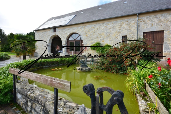 Blosville, à 10 kilomètres de la plage, propriété en pierres de 292 m² avec un gîte, une piscine et un mini-golf !!!