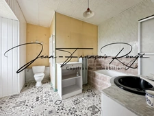 Stone property of 243 m², with outbuildings and a rental income of 28,970 euros!!!