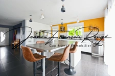 Magnificent single-story apartment of 200 m² close to shops in Marigny le Lozon!!!