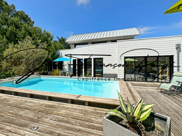 AGON-COUTAINVILLE, à 600 m de la plage, maison d'architecte construite en 2007 de 320 m², avec piscine !!!