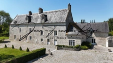 Magnificent 18th century equestrian property with gîtes and swimming pool!!!