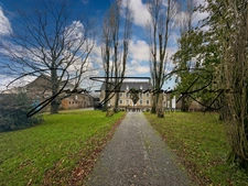 Stone property of 243 m², with outbuildings and a rental income of 28,970 euros!!!