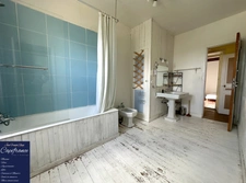ISIGNY SUR MER, propriété divisée en trois habitations pour une surface de 350 m² avec boxs et dépendances !!!