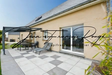 Saint-Marcouf, à 200 mètres de la plage, maison de qualité avec de beaux volumes et une vie de plain-pied !!!