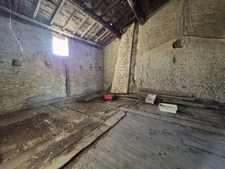Corps de ferme à fort potentiel à Rieucros (09500) – maison 120 m² + 140 m² de dépendances