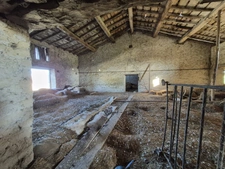 Corps de ferme à fort potentiel à Rieucros (09500) – maison 120 m² + 140 m² de dépendances