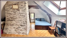 LONGERE RENOVEE de 180 m² hab, 1700 m2 de terrain, chambre + salle de douche au RDC  